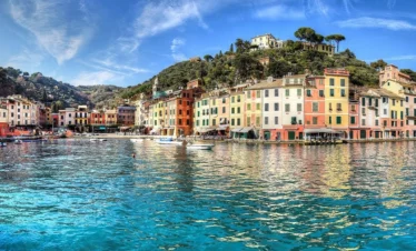 mediteranean town on shore daytime